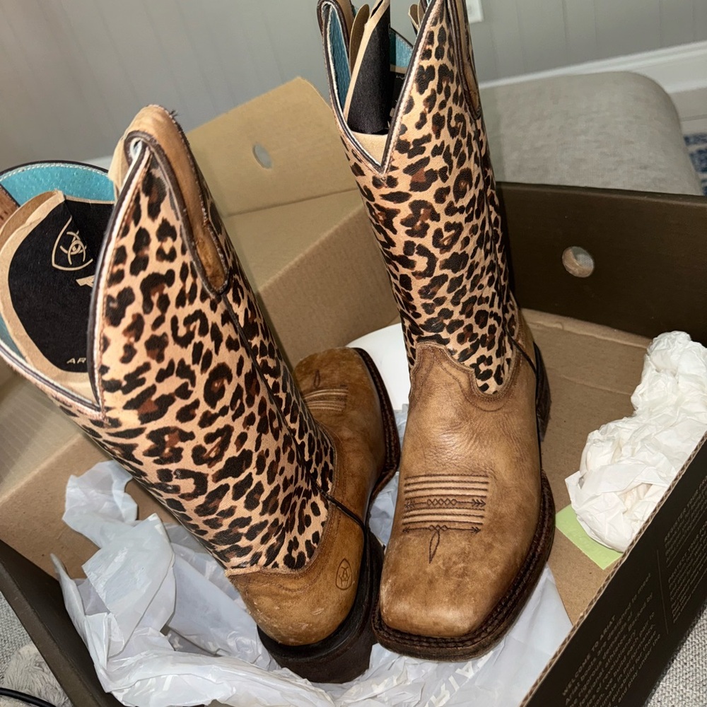 Ariat Women’s Cricut Savanna Boots - Leopard Print - Size 7